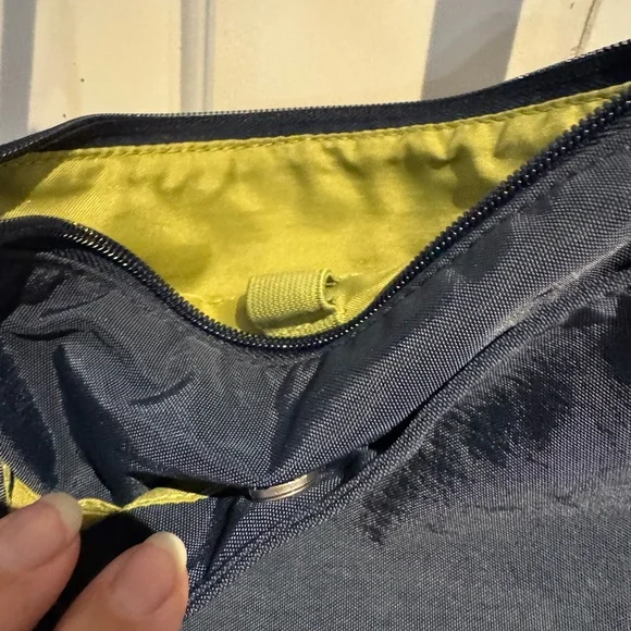 Secured Anti- left Baggallini Crossbody Bag - Picture 13 of 16